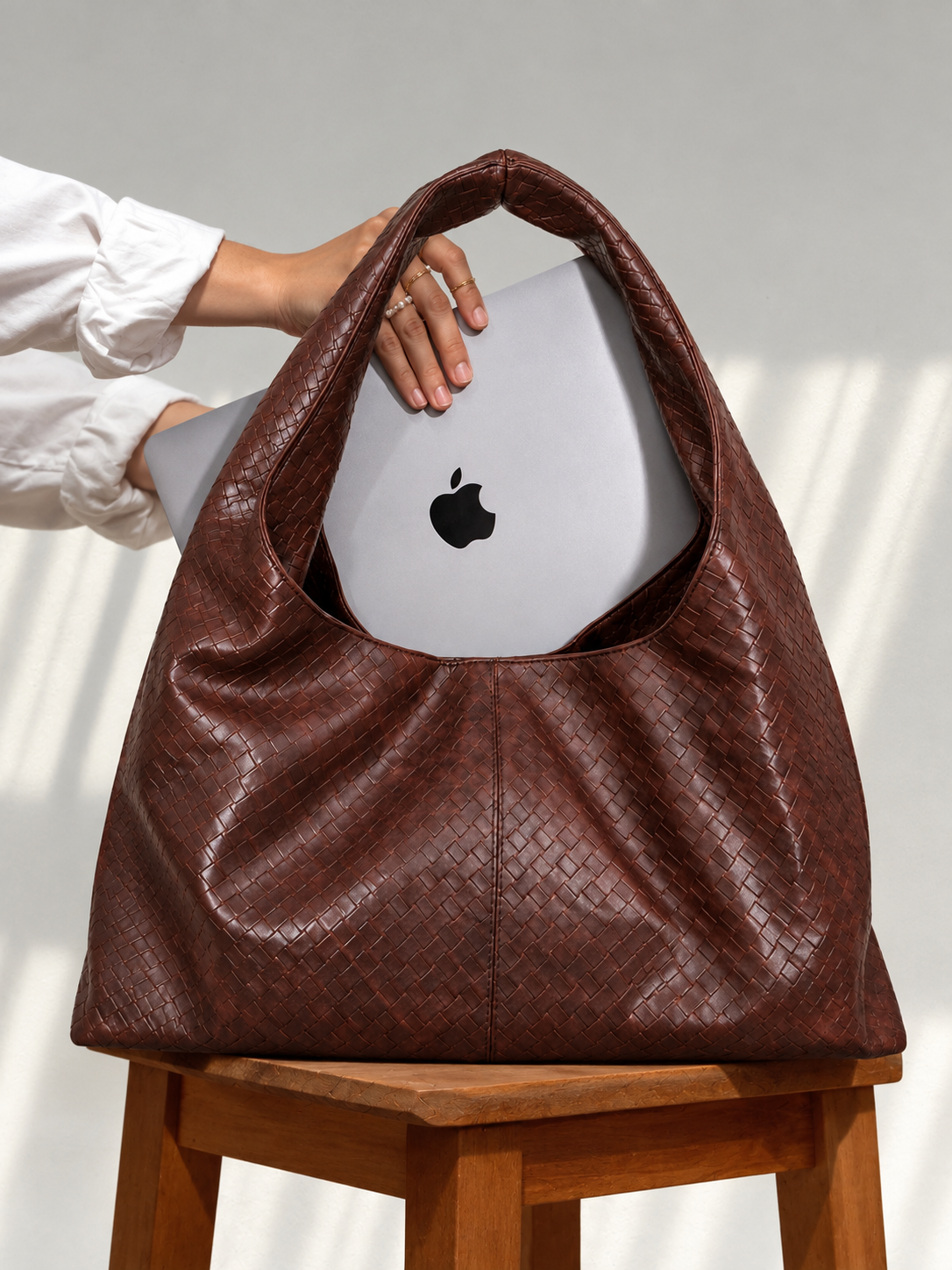 Elara Shoulder Bag – Woven Brown