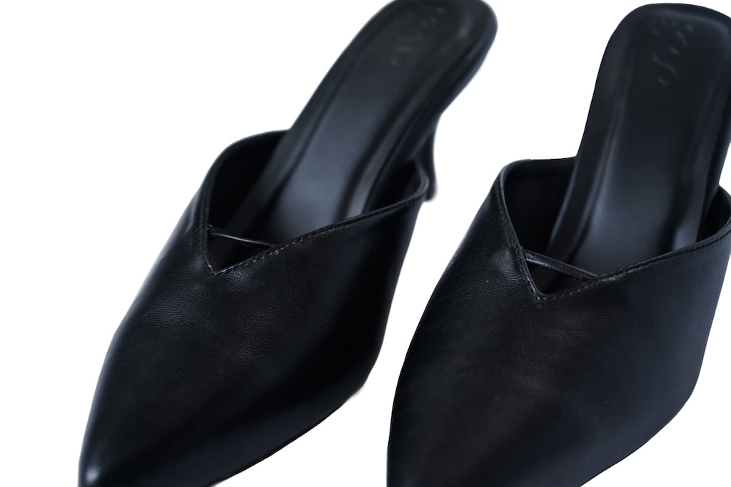 Lira Pointed Mules Black