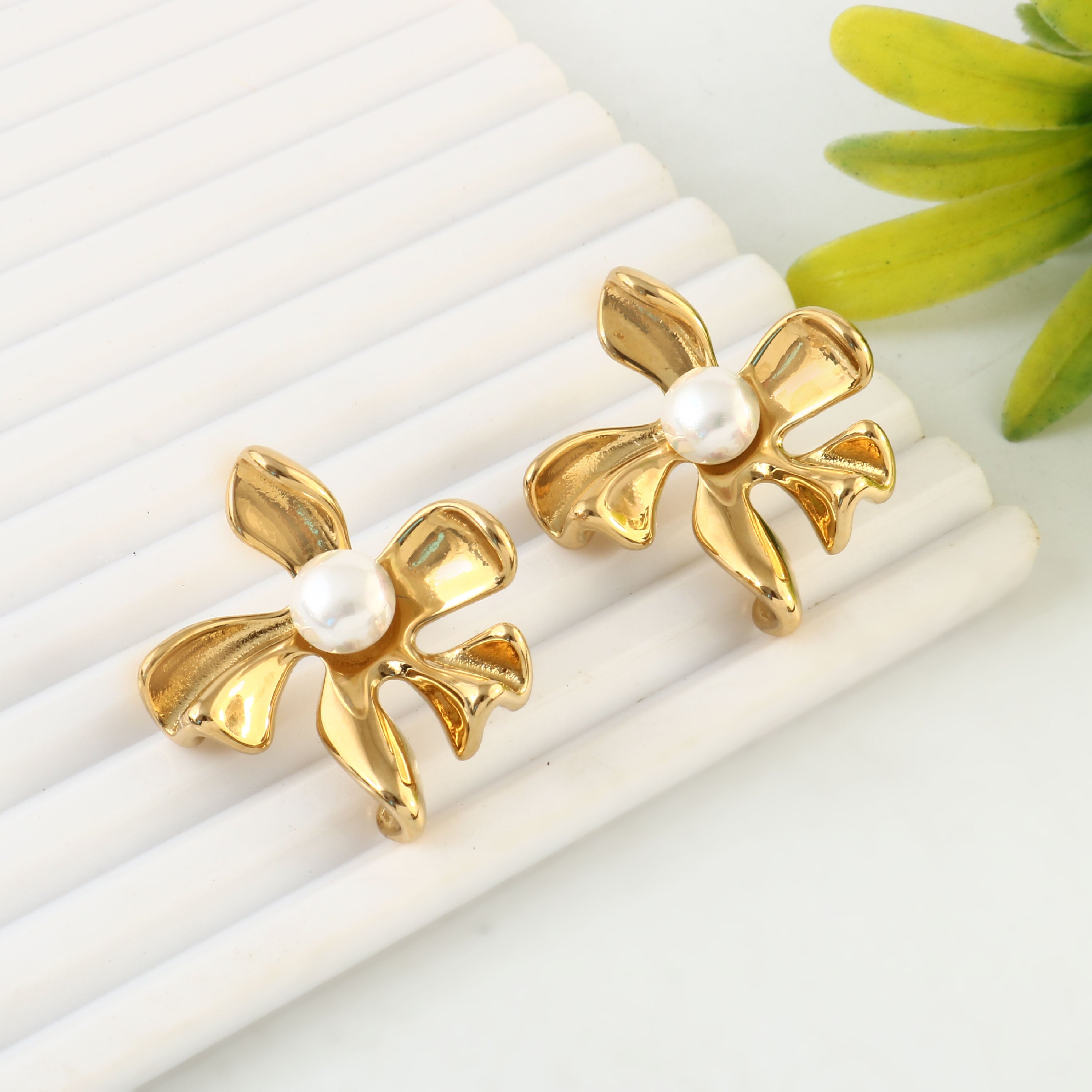 Golden Bloom Pearl Stud Earrings – 18K Gold Plated